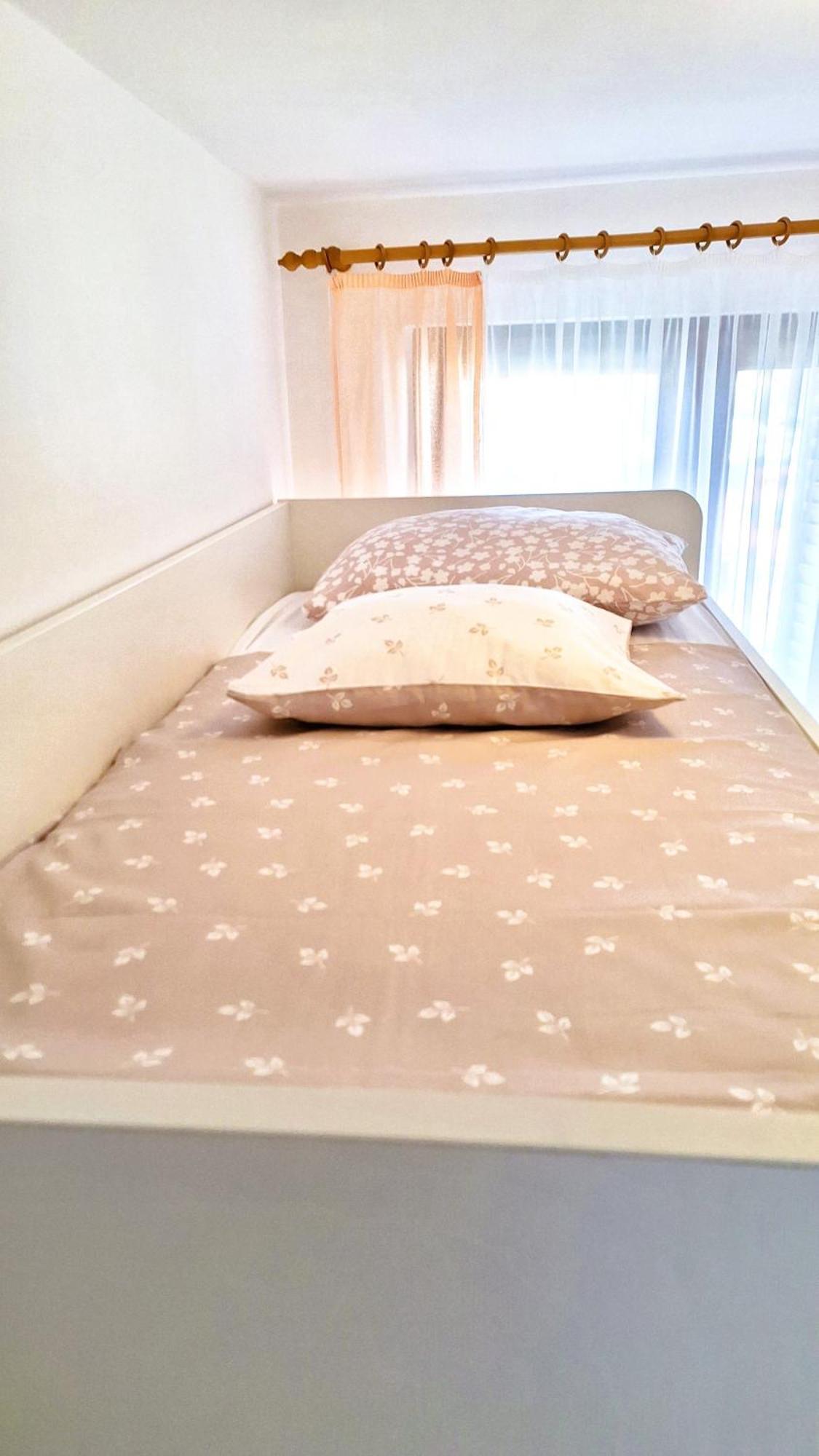 Apartmani I & J Seric Seget Vranjica Kültér fotó